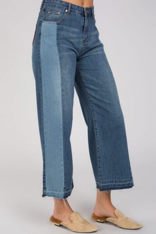 Wide-Legged Jeans With Side Panels